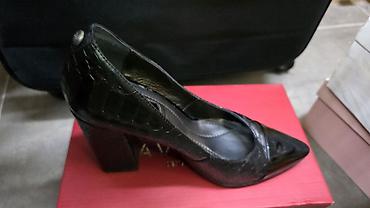 boots cizme: Crne ženske salonke sa visokim blok potpeticama - Elegantne klasične — 4