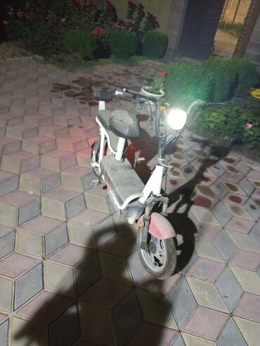 Другой электротранспорт: Колдонулган артткы дөңгөлөгү жарык газынан замыкание кеткен калган