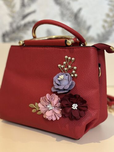 Сумки: Красная сумочка с цветами 😍
Носила 2 раза, состояние как новое🫶🏻