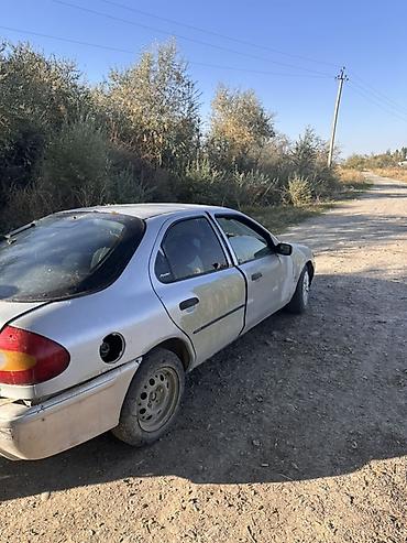 буу зеркало: Ford Mondeo седан, серебристый цвет, левый руль. Кузов: - 4 двери — 7