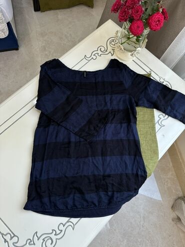 köynək: Massimo Dutti markasına məxsus, uzunqol, zolaqlı, qara və tünd göy