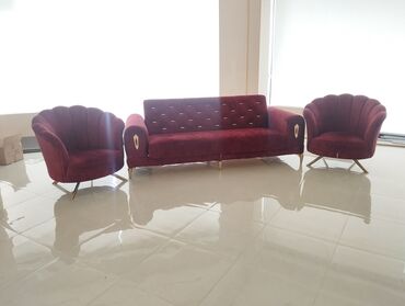 işlenmiş divan kreslo: Divan-kreslo az islenib, hec bir yerine ciriq-sokuyu yoxdu, tecili