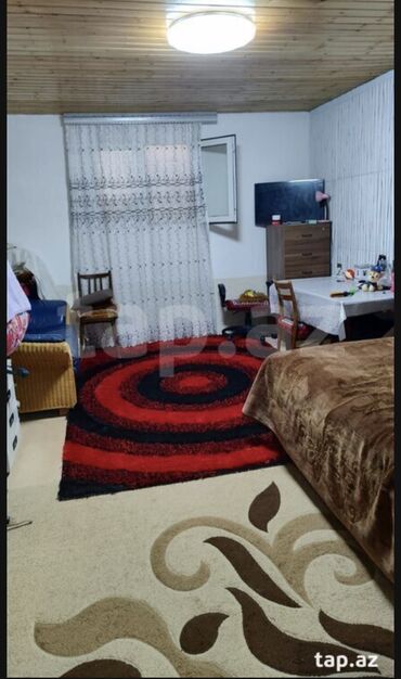 gence sevinc qesebesi: 2 otaqlı həyət evi orta təmir hamam tualet evin daxilindədir