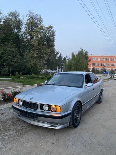 машина патсат: BMW 5 series: 1990 г., 2.8 л, Механика, Газ, Седан