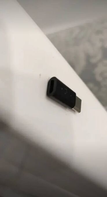 Digər kompüter aksesuarları: Şəkilləri çevirin baxın. Telefon üçün aksesuarlar: USB mufta çıxış – — 9