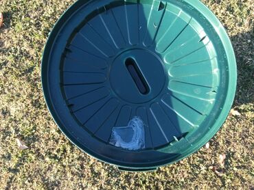 Ostala baštenska oprema: Plastična kanta za smeće zapremine 46L. Prubližne dimenzije ф40/32cm — 11