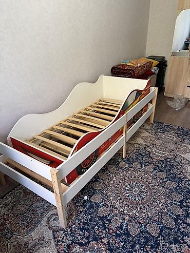 детский кроват машина: Кровать-машинка, Б/у, Дерево — 1