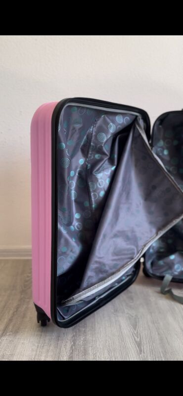 Çamadanlar: Cemi 1 defe istifade olunub. "M" razmerdi. Elaqe ucun wp — 5