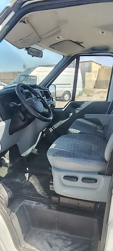Yük maşınları: Ford Transit pikap/döngə bortlu yük maşını Xüsusiyyətlər: - — 6