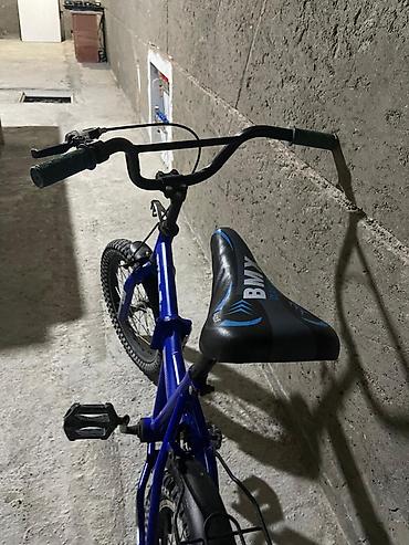irsad telecom velosiped: Mavi rəngli BMX tipli velosiped. Kompakt ölçülü çərçivəyə malikdir və — 3