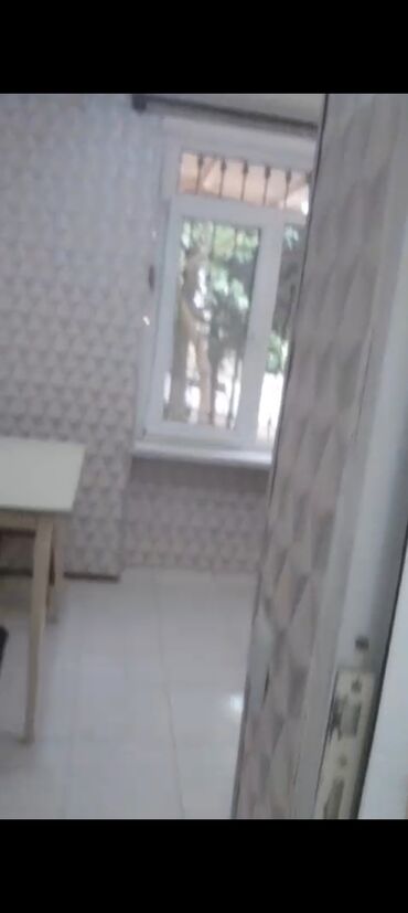 Uzunmüddətli kirayə mənzillər: Qara. Qarayevdə 145 məktəbə yaxın 1otaq kirayyə verilir 450azn ofis — 8