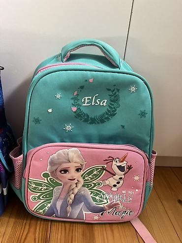 Məktəb çantaları: Uşaq üçün Elsa temalı məktəb çantası. Xüsusiyyətlər: - Rəng: firuzəyi — 1