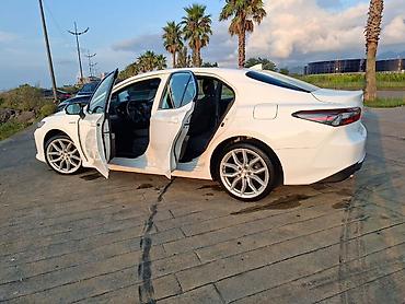 bew e34: Toyota Camry: 2022 г., 2.5 л, Автомат, Гибрид, Седан — 5