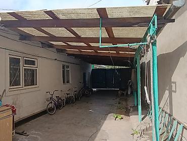 Продажа коттеджей и домов: Продам дом в центре города, по ул. Огонбаева. Юридически чист, красная — 12