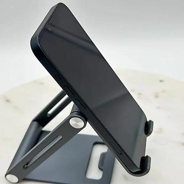 Apple iPhone: Apple iPhone (serija 13/14 – 6.1") u ponoćno plavoj/crnoj boji — 5