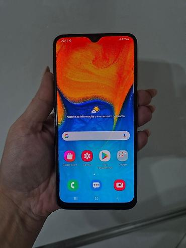 Samsung: Samsung Galaxy A30, zlatna boja Glavne karakteristike: - Ekran 6.4" — 14