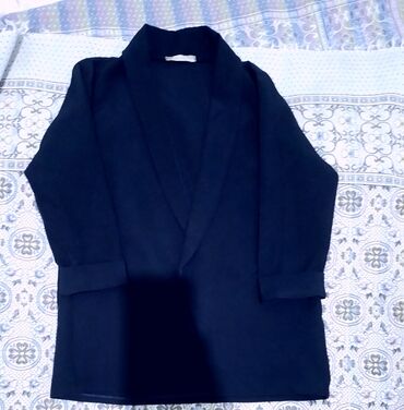 Pencəklər: Qara rəngdə, uzunqol, yaxası açıq, klassik üslubda jaket. Ziyafət və lalafo.az -da Pencəklər: Qara rəngdə, uzunqol, yaxası açıq, klassik üslubda jaket. Ziyafət və