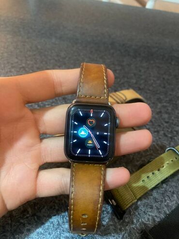 galaxy watch: Apple Watch Series 4. Uzerinde 4 kemer+ adapter. Barter basqa smart
