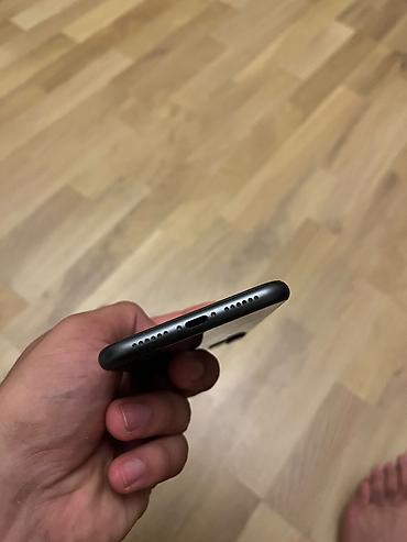 Apple iPhone: IPhone 11, 64 GB, Qara — 7