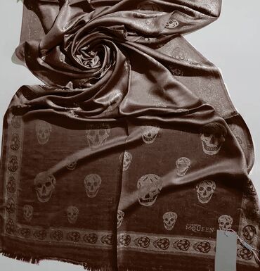 zhenskie platya iz daivinga: Новый фирменный шарф Alexander McQueen, привезли из Нью-йорка, размер