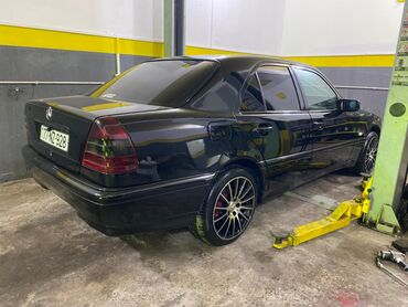 Mercedes-Benz: Mercedes-Benz C-Class: 2.2 l | 1999 il Sedan — 4