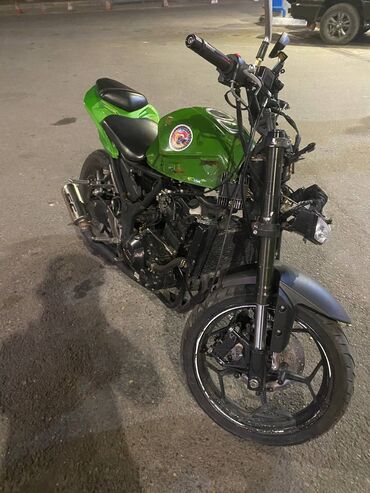 машина в росрочку: Спортбайк Kawasaki, 450 куб. см, Бензин, Чоңдор үчүн, Колдонулган