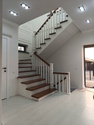 Деревянные лестницы: Деревянная лестница Для дома, Бесплатная консультация, Вид дерева: Грецский орех, Стиль: Хайтек — 7