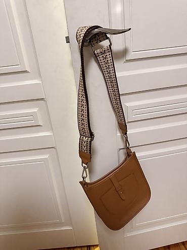 Шубы: Срочно продам шубы! 1)Цена на черную греческую цельную автоледи шубу — 18