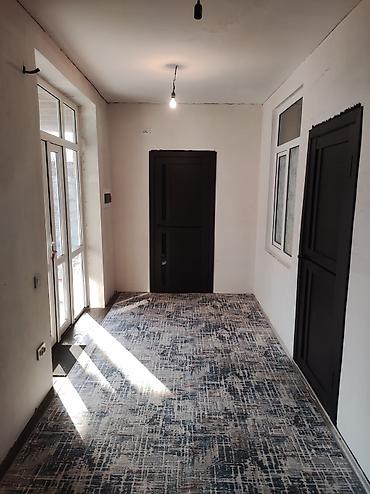 Продажа барачных домов: Ишкаванда Ак завод 38 сатылат квартирага алмашуу жолу бар ГАЗ СУУ СВЕТ — 2