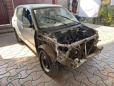 дайхатсу сирион матор: Daihatsu Sirion: 2003 г., 1 л, Механика, Бензин, Хэтчбэк — 5