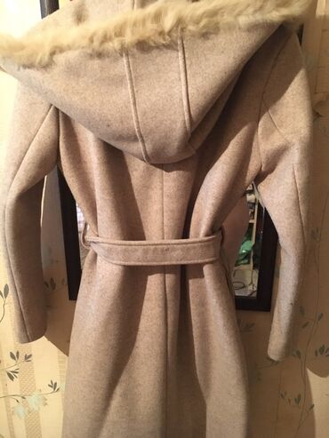 женские зимние дубленки: Bej rəngli qış palto - Kəmərli model: beldən bağlanan, fiquranı