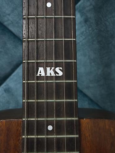 Saz: AKS akustik gitara + fender kabro + mediator. son qiymət 230₼.Ünvan — 9