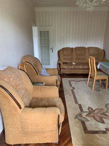 Комплекты диванов и кресел: Б/у, Диван-кровать, 2 кресла, Без подьемного механизма, Раскладной
