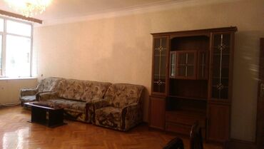 Uzunmüddətli kirayə mənzillər: Alimpik starın yanında 7 mərtəbəli binanın 2-ci mərtəbəsində 3 otaqlı — 2