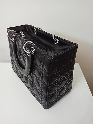 zlatni lanac 3 pa 1: 🖤 Elegantna crna torba sa prošivenim detaljima i srebrnim metalnim — 3