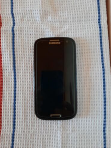 Samsung: SAMSUNG S 3 işlək vəziyyətdədir. Zaryadka yaxşı saxlamır. Adaptr