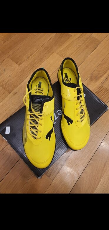 Krasofkalar və idman ayaqqabıları: Puma Ferrari idman ayyaqabı. Türkiyədən alınıb. Orijinaldı. Ölçüsü — 5