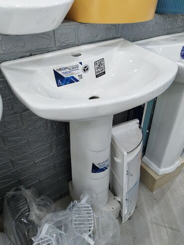 divar boyalari: Negin Alborz ayaqlı lavabo - Material: yüksək keyfiyyətli sanitar