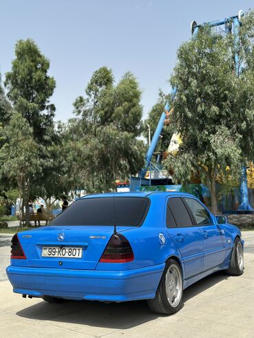 Mercedes-Benz: Mercedes-Benz 220: 2.2 l | 1998 il Sedan — 5