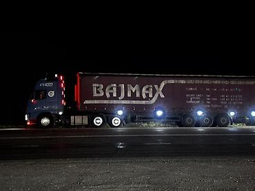 ленивец на вольво: Тягач, Volvo, 2004 г., Тентованный — 9