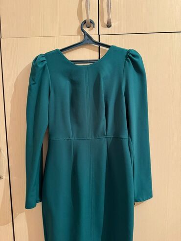 бархатное зеленое платье: Вечернее платье, Классическое, Длинная модель, Полиэстер, С рукавами, Открытая спина, L (EU 40)