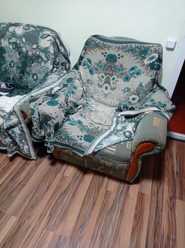 большой диван раскладной: Прямой диван, цвет - Зеленый, Б/у