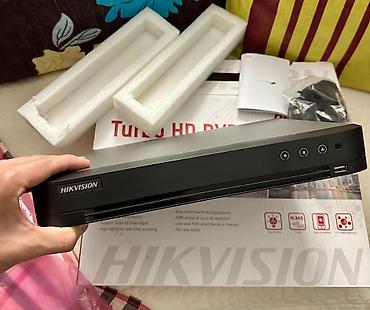 jack e4: Hikvision Turbo HD DVR, серия 7200. Модель: DS-7204HUHI-K1 (наклейка — 3