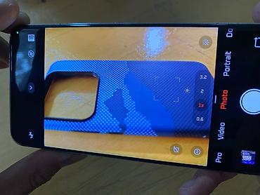 Xiaomi: Смартфон Xiaomi (белый) с камерой Leica Основные особенности: - — 12