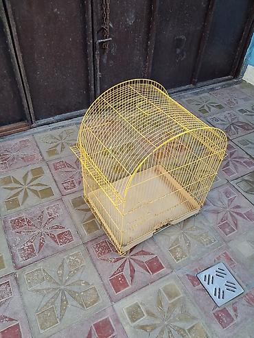 qus nomreleri: Sarı metal quş qəfəsi - Material: toz boyalı metal karkas, plastik — 1