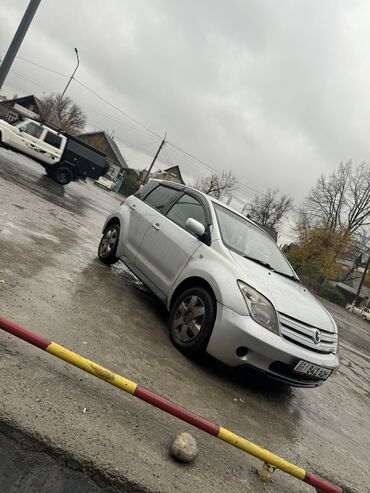 Toyota: Toyota ist: 2003 г., 1.3 л, Автомат, Бензин, Хэтчбэк