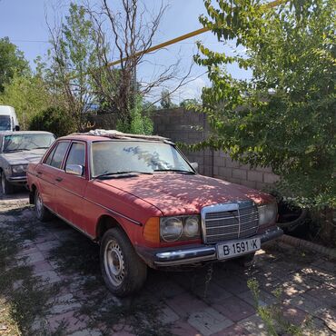 100000 сомдук машиналар: Mercedes-Benz : 1983 г., 2 л, Механика, Бензин, Седан