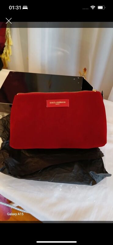 гели крем для душа: Dolce & Gabbana Beauty kosmetik çantası. - Rəng: dərin qırmızı - lalafo.az -da гели крем для душа: Dolce & Gabbana Beauty kosmetik çantası. - Rəng: dərin qırmızı -