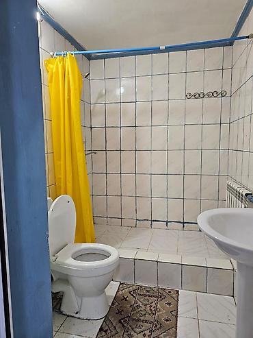 особняк в месяц: 70 м², 2 комнаты, Семейным — 3