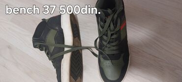 Duksevi: Dečiji duks sa kapuljačom bež boje. Dukserica ima crni rajsferšlus i — 7